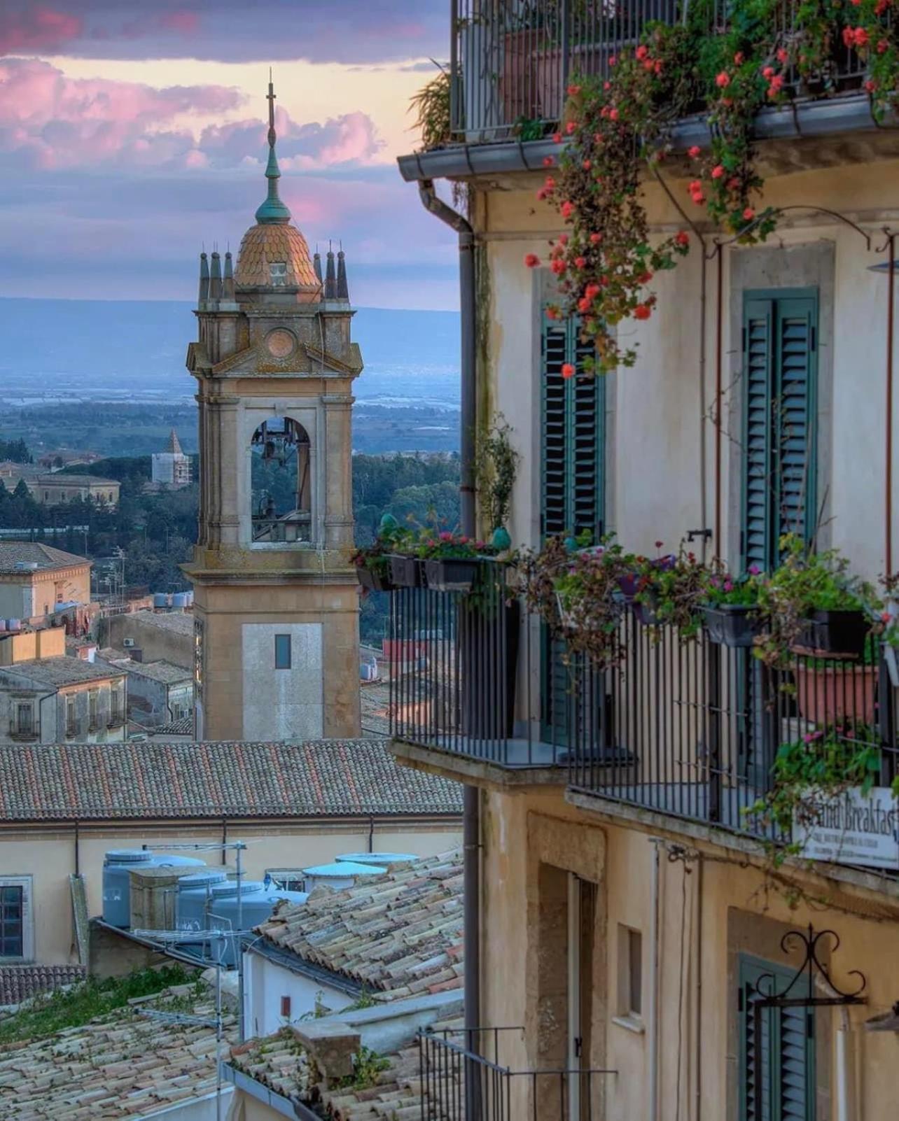Casa Tipica Siciliana Patronale Home Bedandbreakfast Tremetrisoprailcielo Camere Con Vista, Colazione Interna In Terrazzo Panoramico กัลตาจีโรเน ภายนอก รูปภาพ
