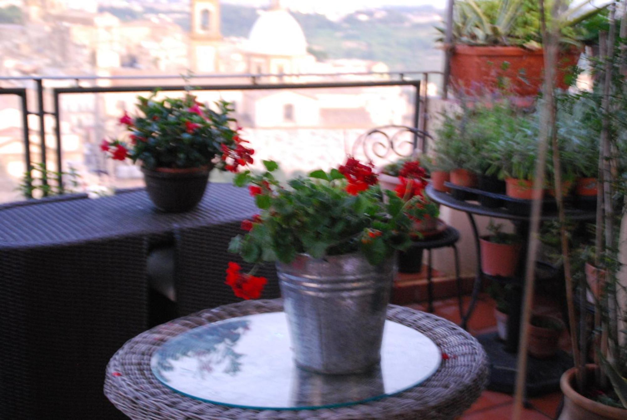 Casa Tipica Siciliana Patronale Home Bedandbreakfast Tremetrisoprailcielo Camere Con Vista, Colazione Interna In Terrazzo Panoramico กัลตาจีโรเน ภายนอก รูปภาพ