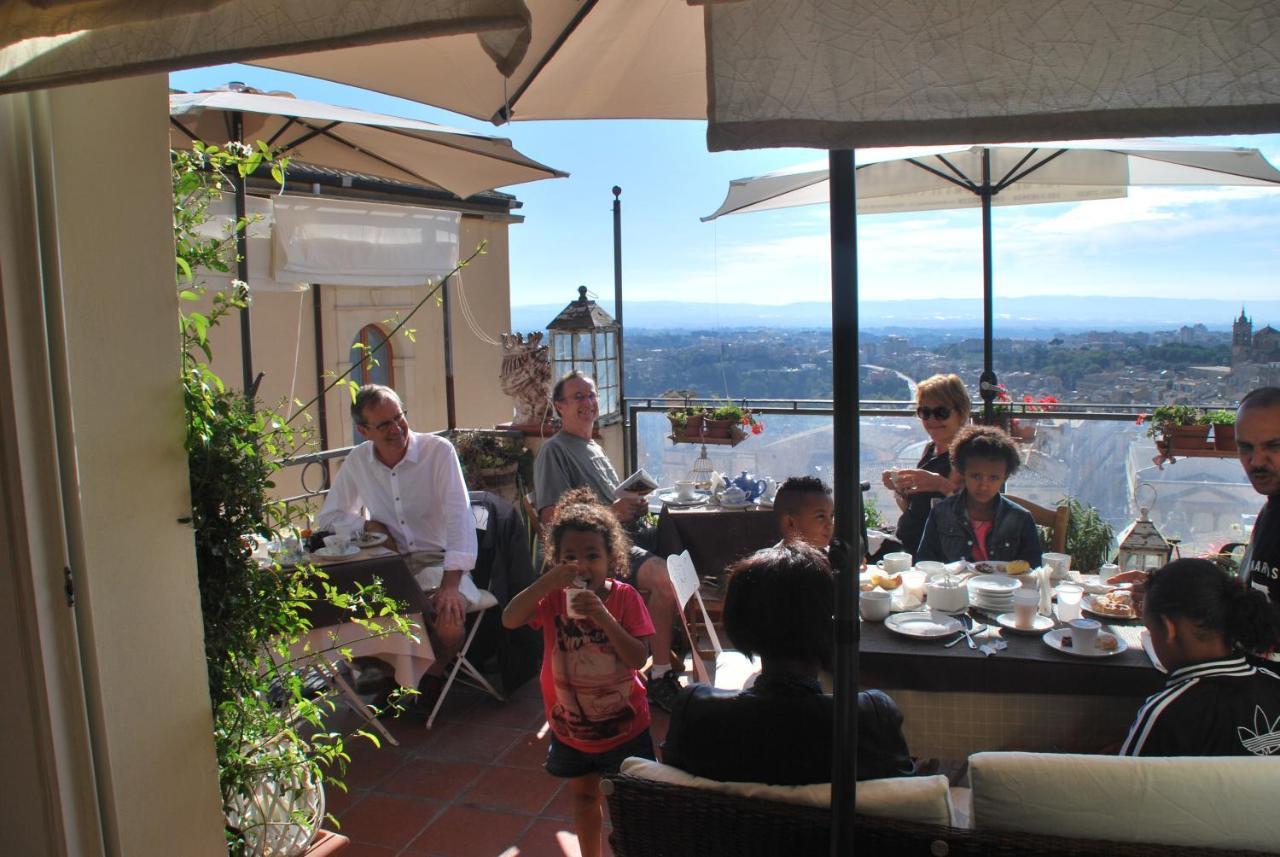 Casa Tipica Siciliana Patronale Home Bedandbreakfast Tremetrisoprailcielo Camere Con Vista, Colazione Interna In Terrazzo Panoramico กัลตาจีโรเน ภายนอก รูปภาพ