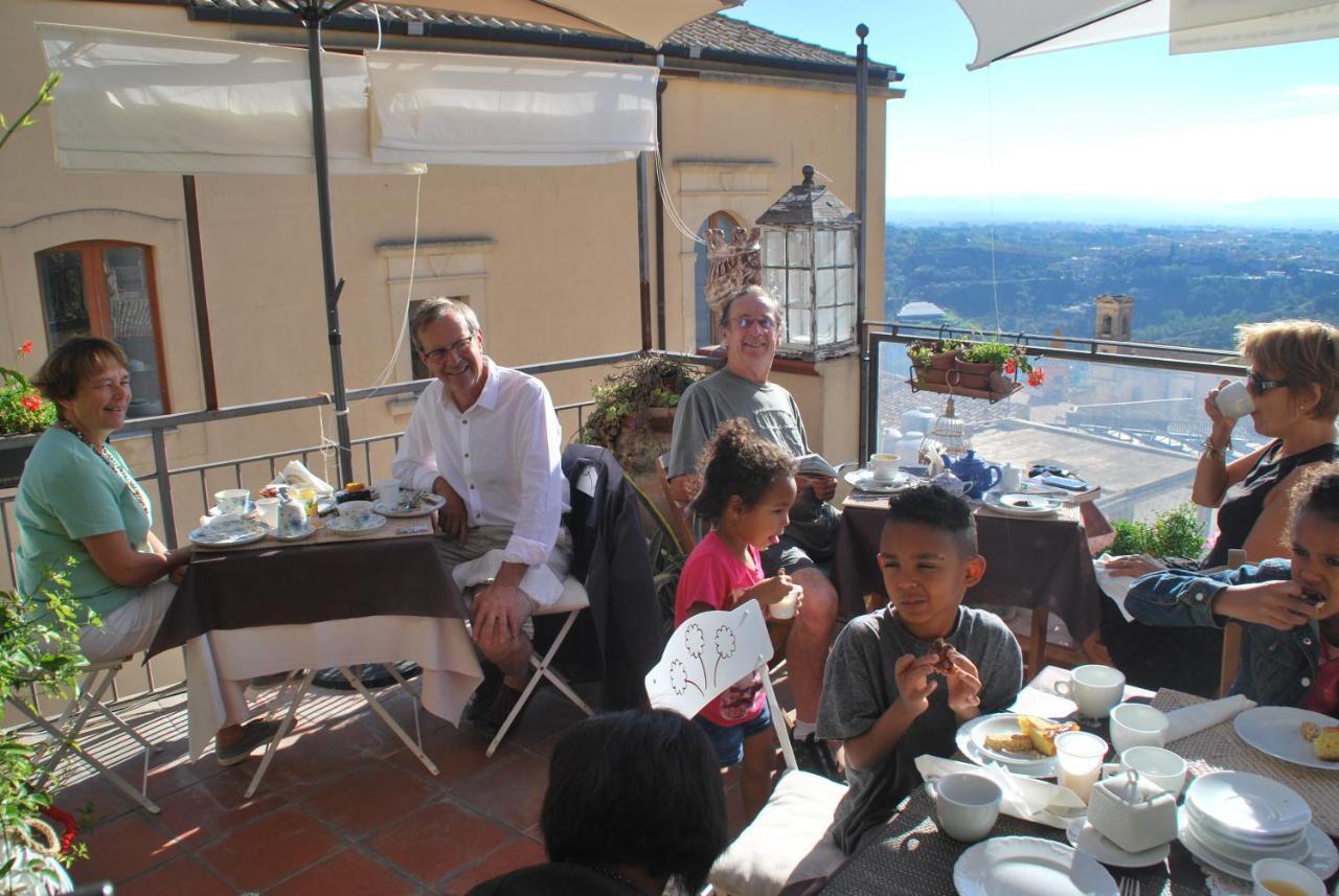 Casa Tipica Siciliana Patronale Home Bedandbreakfast Tremetrisoprailcielo Camere Con Vista, Colazione Interna In Terrazzo Panoramico กัลตาจีโรเน ภายนอก รูปภาพ
