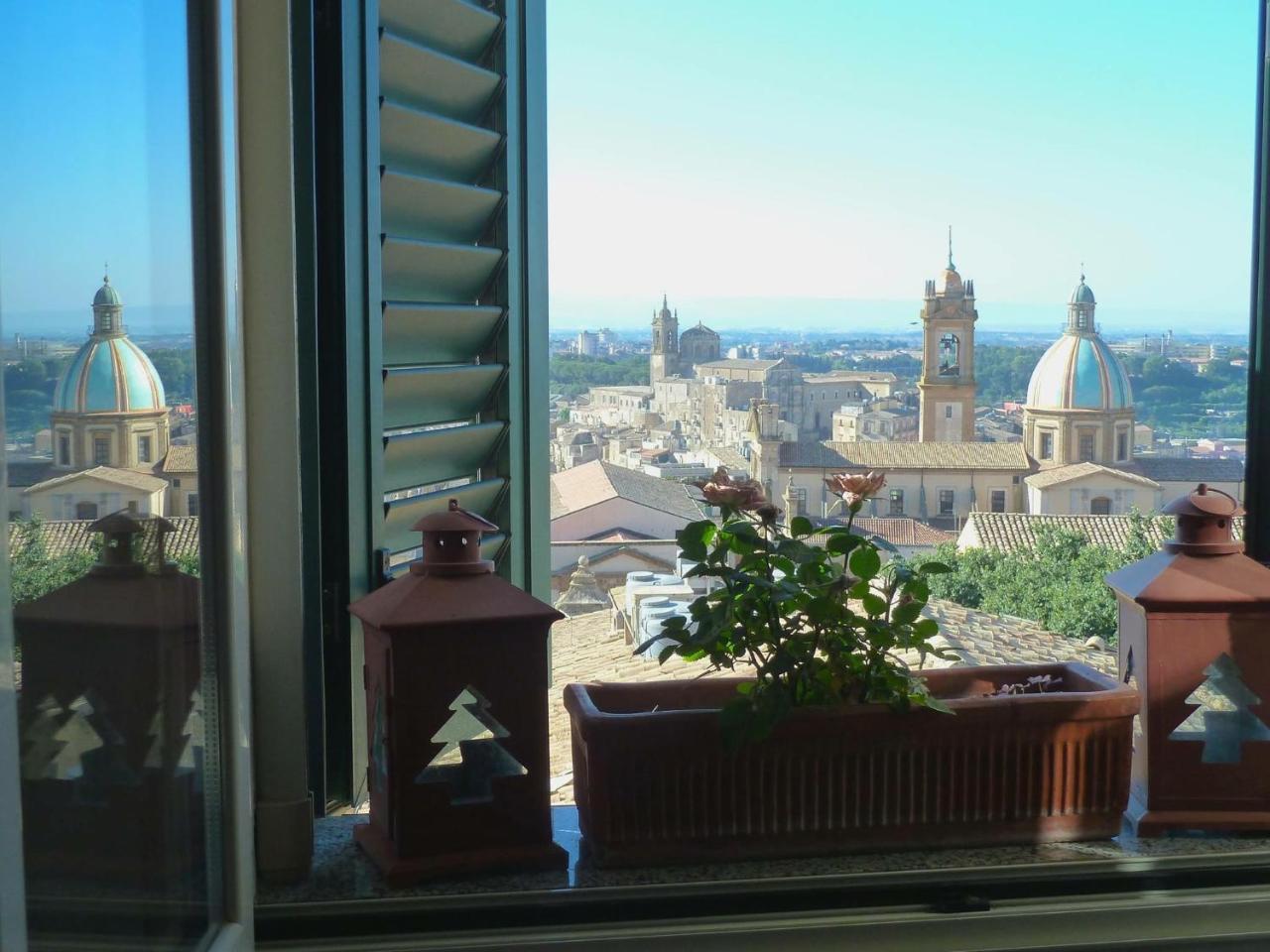 Casa Tipica Siciliana Patronale Home Bedandbreakfast Tremetrisoprailcielo Camere Con Vista, Colazione Interna In Terrazzo Panoramico กัลตาจีโรเน ภายนอก รูปภาพ