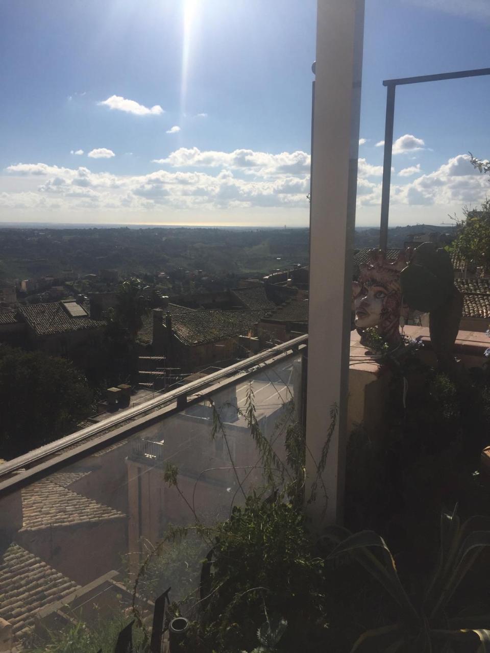 Casa Tipica Siciliana Patronale Home Bedandbreakfast Tremetrisoprailcielo Camere Con Vista, Colazione Interna In Terrazzo Panoramico กัลตาจีโรเน ภายนอก รูปภาพ