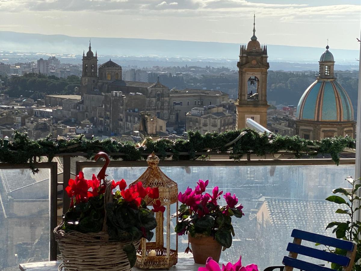 Casa Tipica Siciliana Patronale Home Bedandbreakfast Tremetrisoprailcielo Camere Con Vista, Colazione Interna In Terrazzo Panoramico กัลตาจีโรเน ภายนอก รูปภาพ